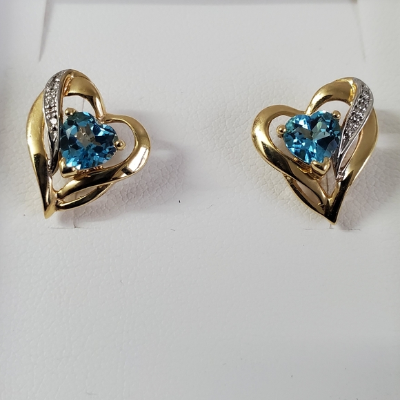 Watch Video / 14K Gold Heart Diamond Earrings / December Born. - Picture 7 of 16